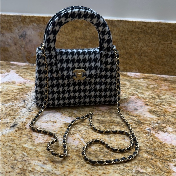 24 A CHANEL Black and White Houndstooth Mini Kelly  Bag - Picture 1 of 16